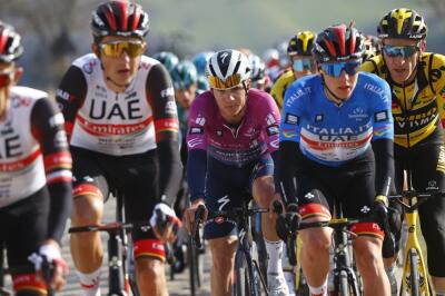 Remco Evenepoel y Tadej Pogacar, ciclistas profesionales, en acción de carrera Remco Evenepoel y Tadej Pogacar, ciclistas profesionales, en acción de carrera