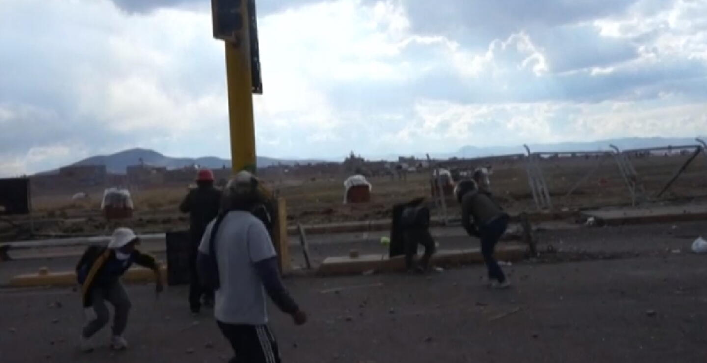 Perú ordena toque de queda en Puno, región golpeada por protestas violentas: ya van 18 muertos