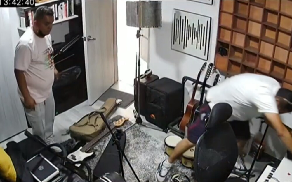 Productor vio en directo cómo ladrones se metieron a su apartamento mientras estaba de paseo