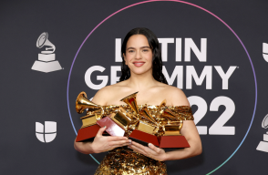 Rosalía gana el Latin Grammy a mejor álbum del año