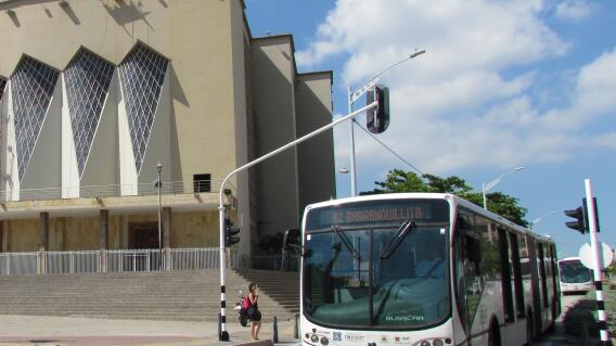 303026_BLU Radio/ Transmetro en Semana Santa. Foto: Transmetro