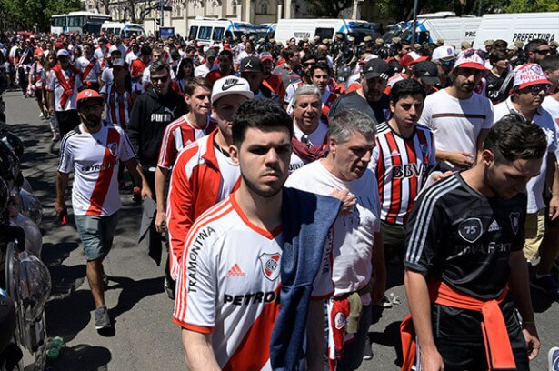 292233_hinchasriverplate251118afp.jpg