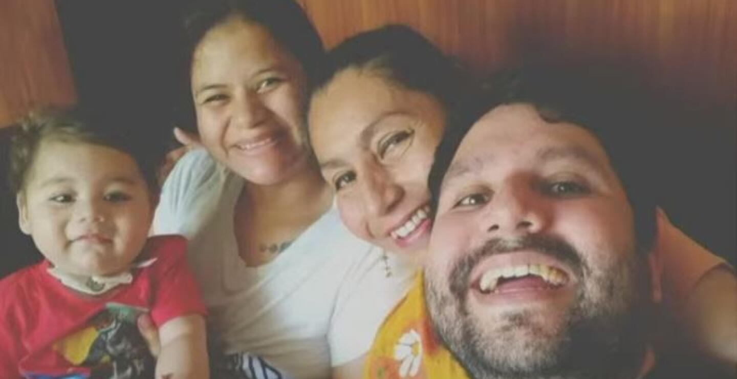 Daniel y su familia están atrapados en la India