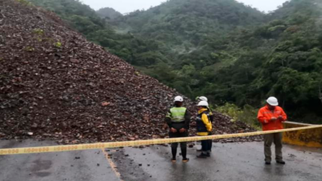 Permanece cerrada la autopista Medellín – Bogotá por un derrumbe a la altura de San Luis