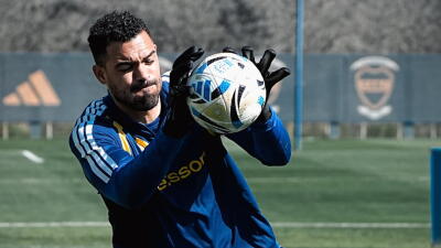 Álvaro Montero en una de las prácticas de Boca Juniors. 