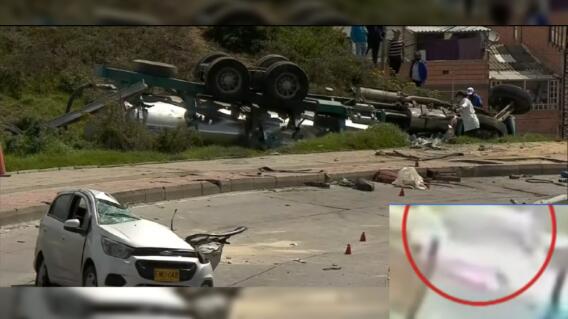 Video del momento en el que camión cisterna aplastó un carro en Bogotá Video del momento en el que camión cisterna aplastó un carro en Bogotá