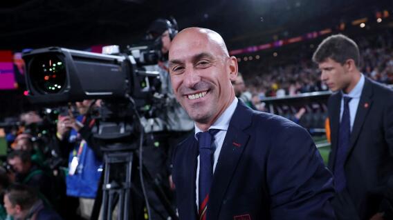 Luis Rubiales fue suspendido provisionalmente de su cargo como presidente de la Real Federación Española de Fútbol. Luis Rubiales fue suspendido provisionalmente de su cargo como presidente de la Real Federación Española de Fútbol.