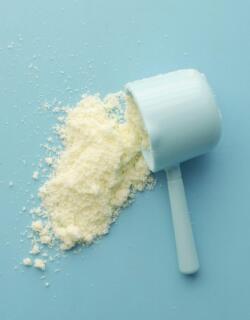 Alerta en leche de fórmula para bebés por presencia de toxina: retiro masivo del mercado en Colombia