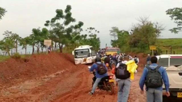 ¿Cree que ya lo vio todo? Esta vía parece más una pista de rally Dakar