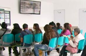 Siete de cada diez colombianos no están de acuerdo con acabar las EPS: encuesta