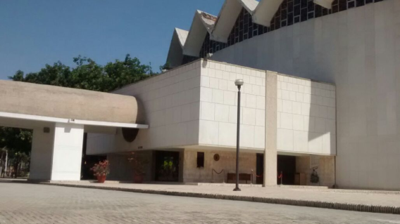 239737_Blu Radio/ Afueras del teatro Amira de la Rosa en Barranquilla. Foto: blu Radio