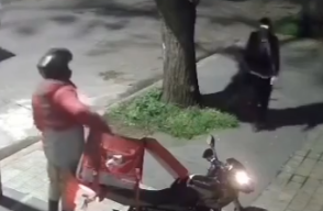 Domiciliario sacó corriendo a ladrones