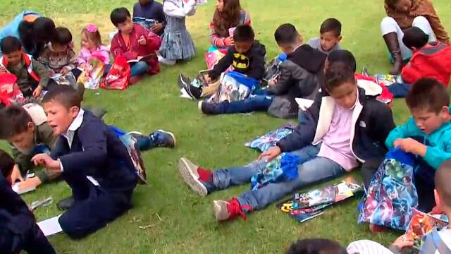 ‘Dale alas a tus sueños’: el programa que ayuda a niños sin recursos a dar sus primeros trazos