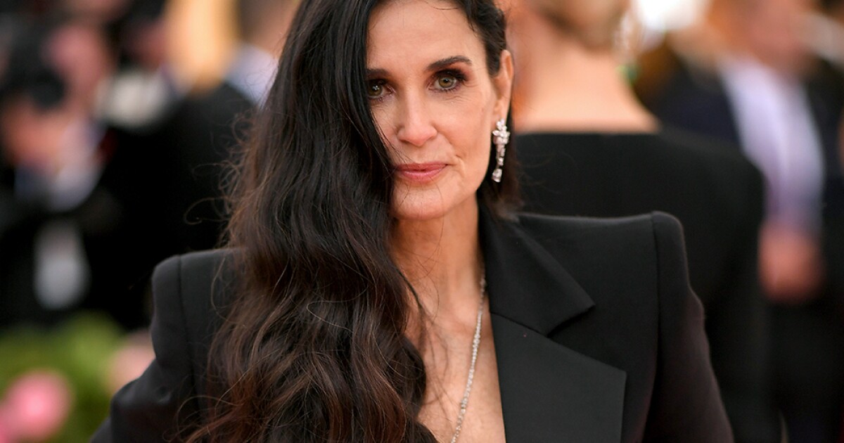 Demi Moore y su cambio de apariencia en desfile de moda