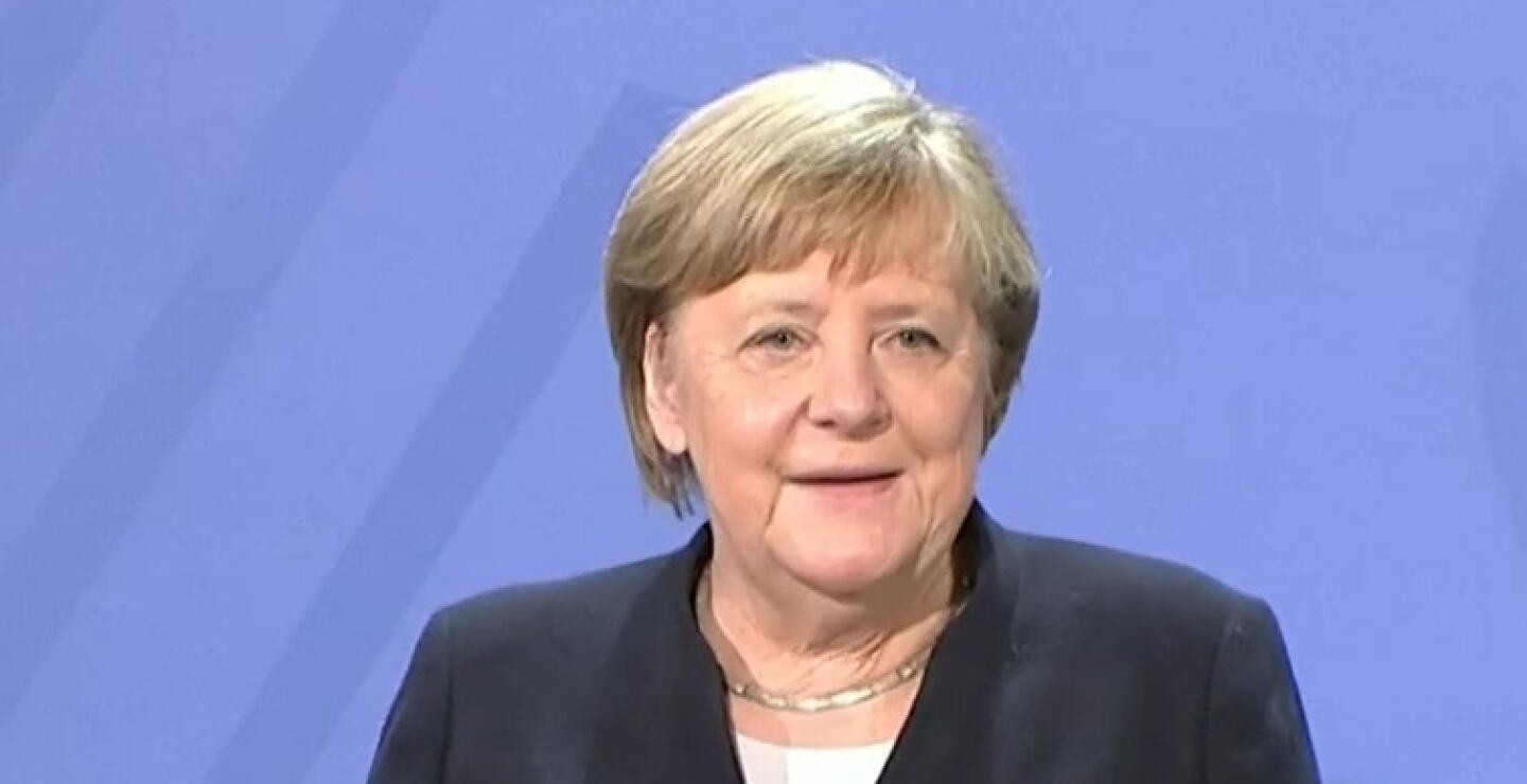 Con aplausos, Angela Merkel fue despedida por el Parlamento alemán