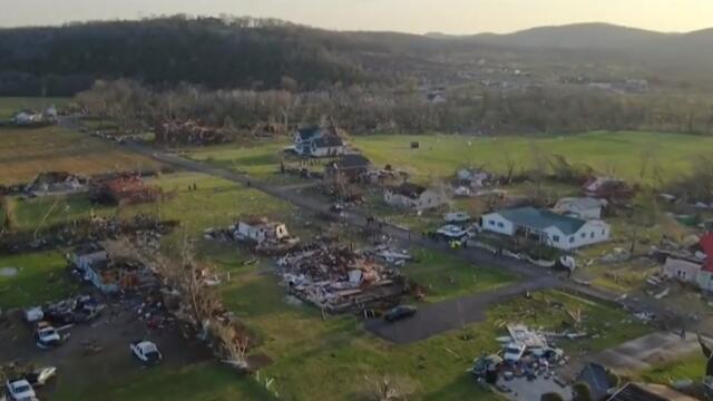 Violentos tornados en Estados Unidos han matado a más de 30 personas Violentos tornados en Estados Unidos han matado a más de 30 personas