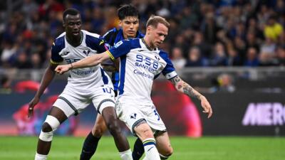 Acción de juego entre Inter de Milán y Hellas Verona.