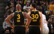 Acción de juego del partido entre los Golden State Warriors y los Cleveland Cavaliers