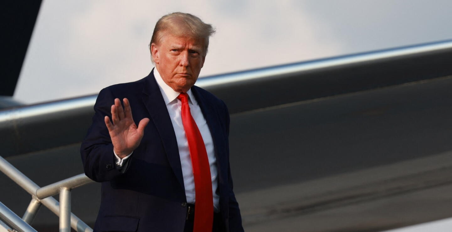 Donald Trump se entregó a las autoridades para ser fichado por su imputación