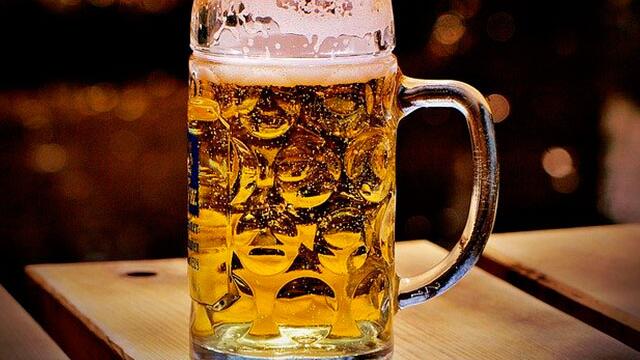 Así ve la carretera un conductor después de tomarse una cerveza