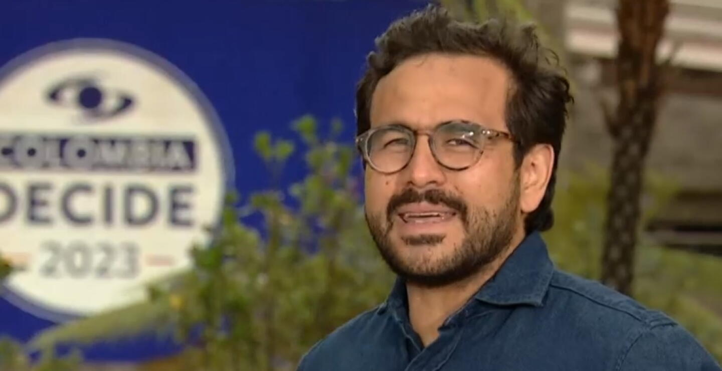 Carlos Parra, candidato a la Alcaldía de Bucaramanga, en la Plaza Caracol