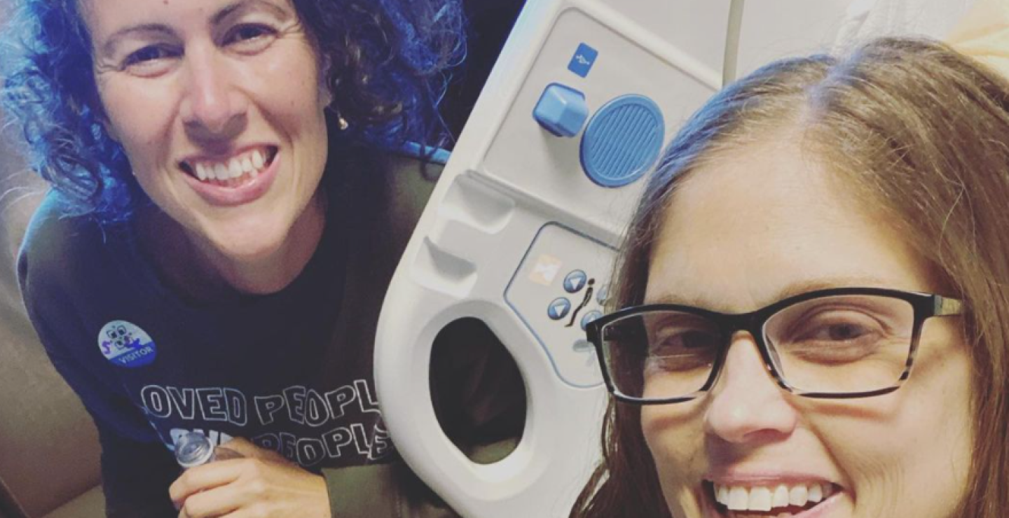 Kim Schaufelberger con su donante de riñón, Brittany Clark.