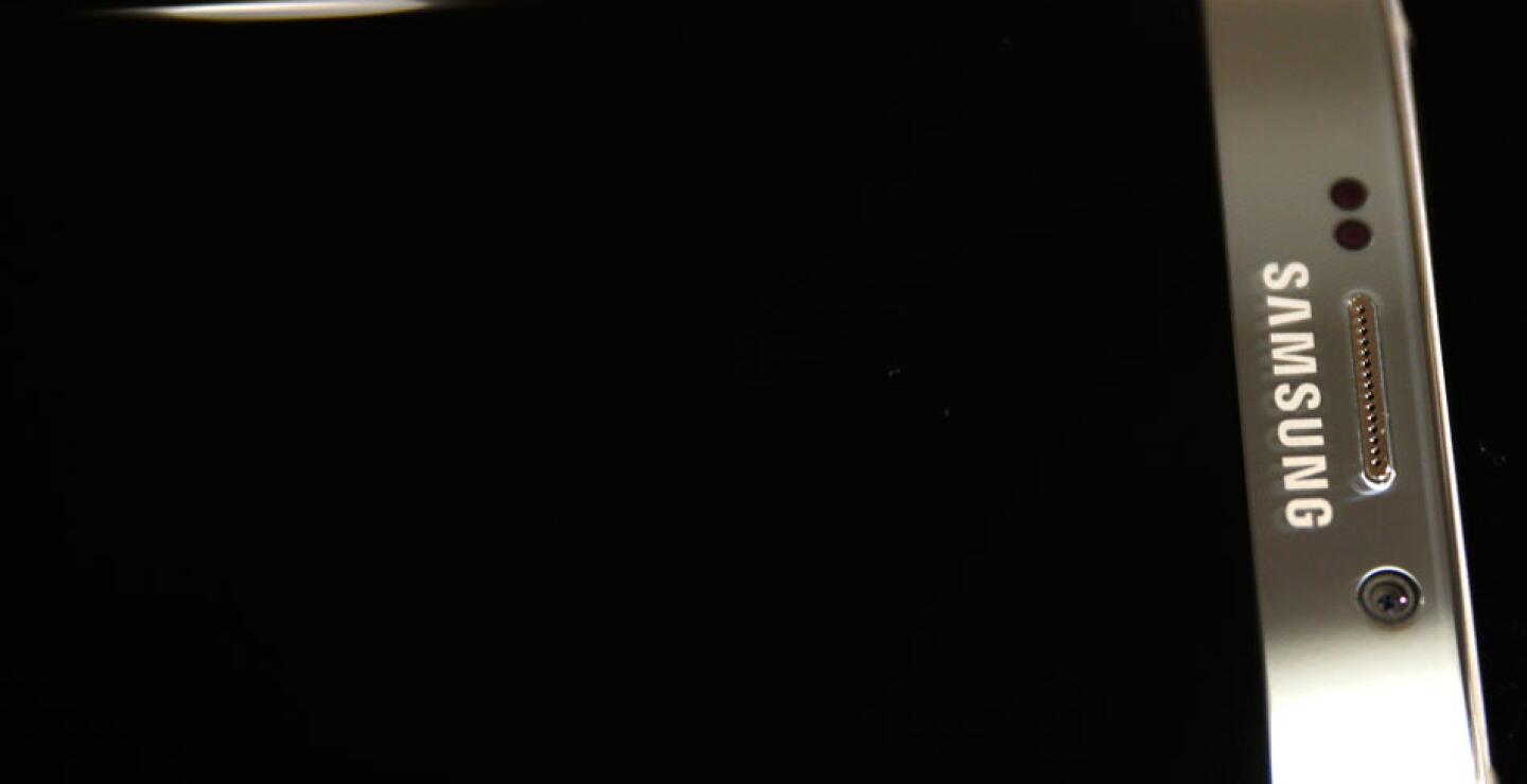 Una característica llamada "scroll capture" ("captura deslizante") permite combinar varias capturas de pantalla en una imagen.