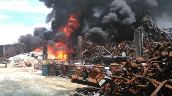 290016_Blu Radio / Sustancias inflamables siguen provocando incendio en bodega de Acopi Yumbo / Foto: Cortesía