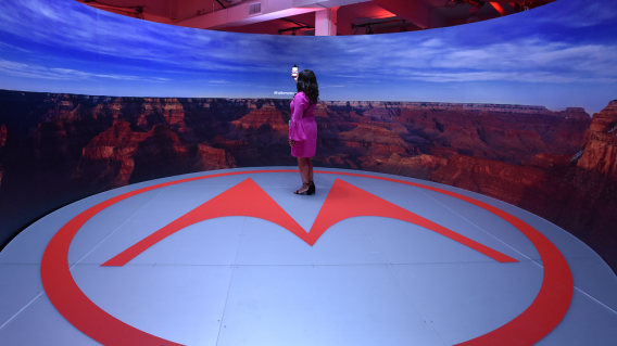 346455_BLU Radio. Motorola // Foto: AFP