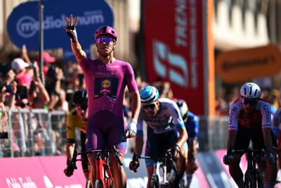 Jonathan Milan, ganador de la etapa 13 del Giro de Italia 2024. Jonathan Milan, ganador de la etapa 13 del Giro de Italia 2024.