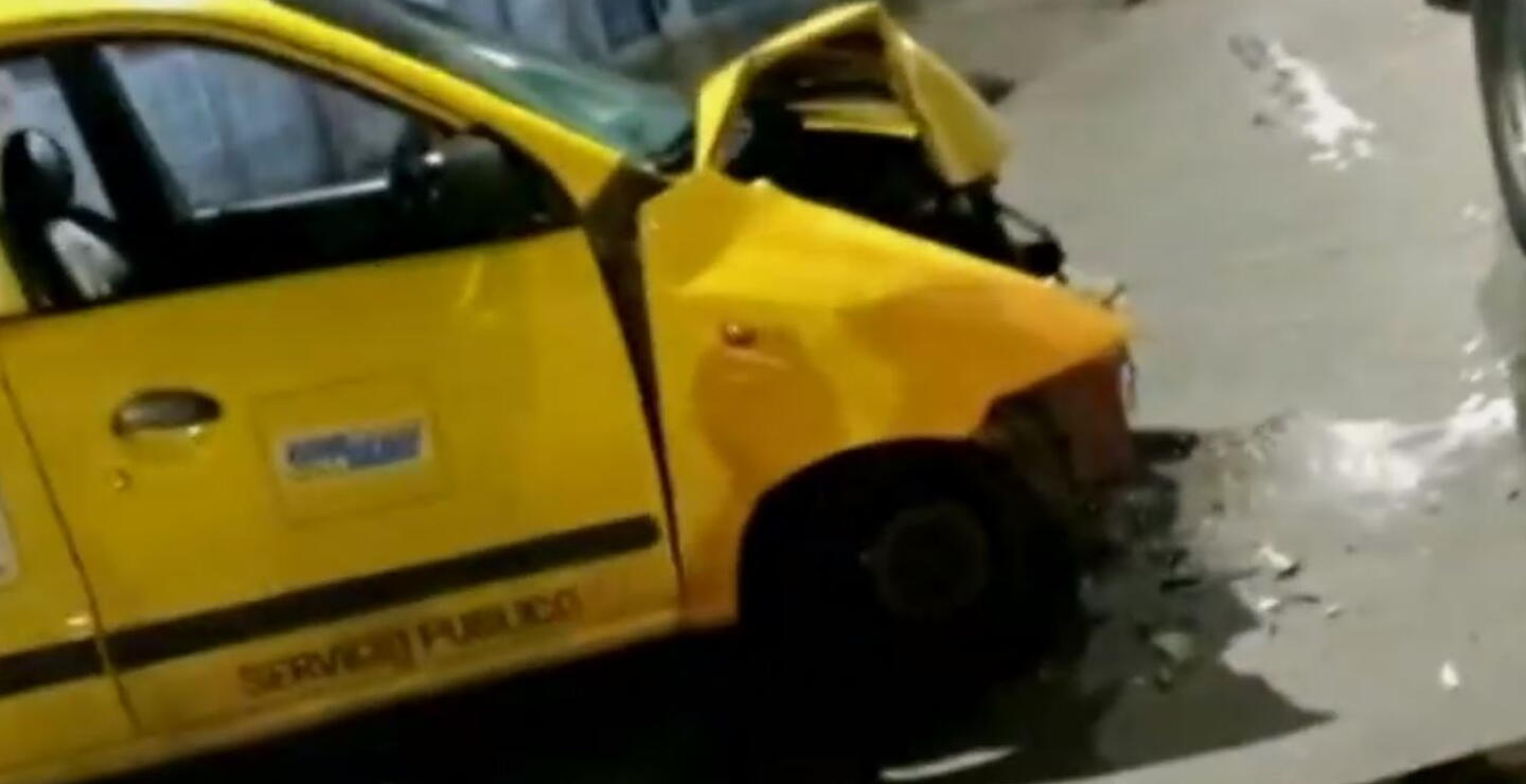 Taxista dejó tirado su carro tras chocar con un camión de basura