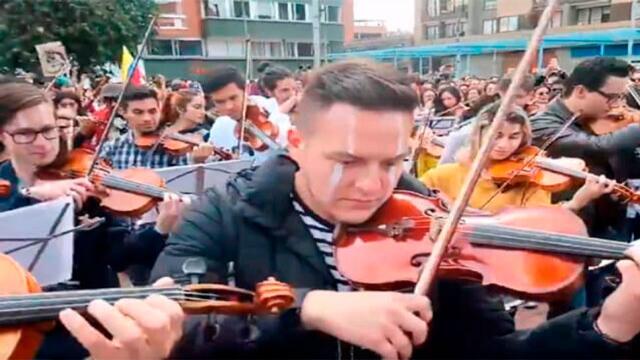Cacerolazo sinfónico: así sonó ‘Colombia tierra querida’ en el Parque de los Hippies Cacerolazo sinfónico: así sonó ‘Colombia tierra querida’ en el Parque de los Hippies