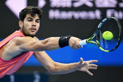 Carlos Alcaraz, tenista español, en acción de partido en el ATP 500 de Pekin 2024 Carlos Alcaraz, tenista español, en acción de partido en el ATP 500 de Pekin 2024