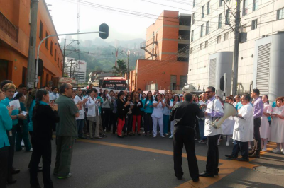 101965_Protesta por crisis de la salud / Foto: @BluMedellin