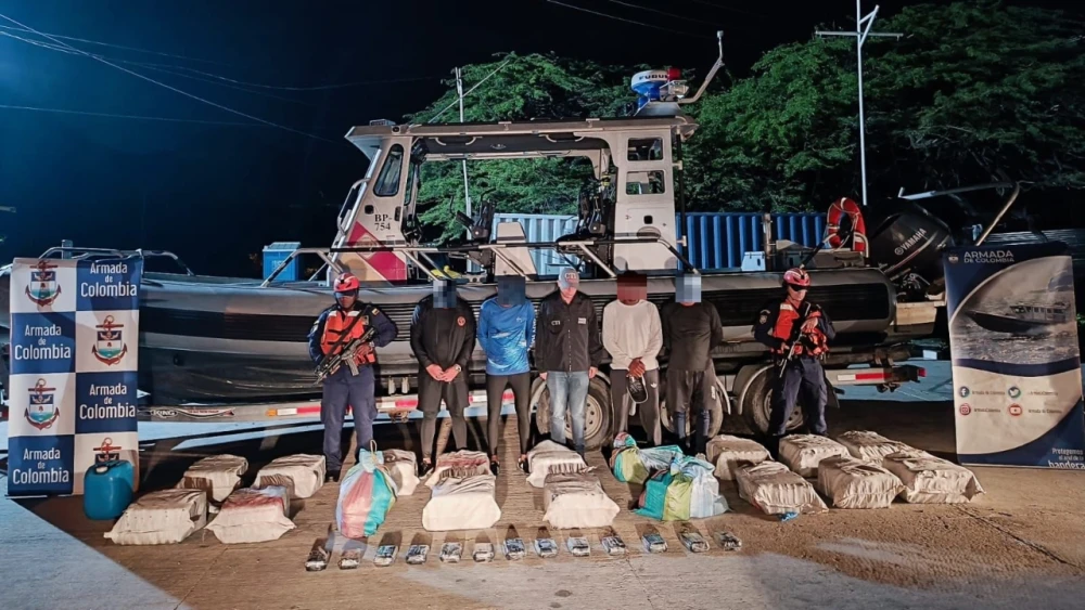 Incautan más de 400 kilogramos de cocaína en aguas del Caribe colombiano (1).jpg