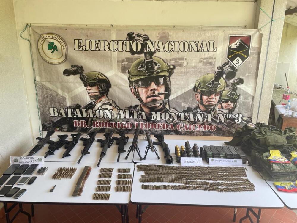 Tremendo arsenal que Ejército halló dentro de una casa en zona rural de Dagua