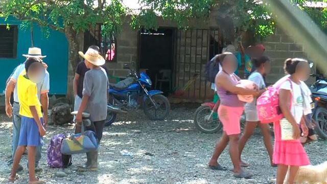 Unas 70 familias son desplazadas en Cáceres, Antioquia, por combates entre el ELN y Clan del Golfo Unas 70 familias son desplazadas en Cáceres, Antioquia, por combates entre el ELN y Clan del Golfo