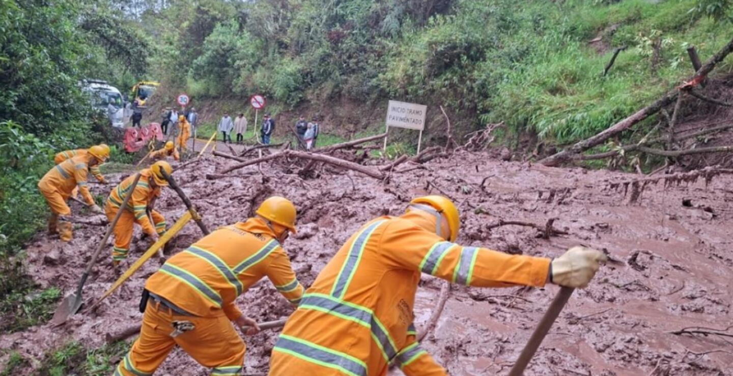 Trabajadores de Invías.