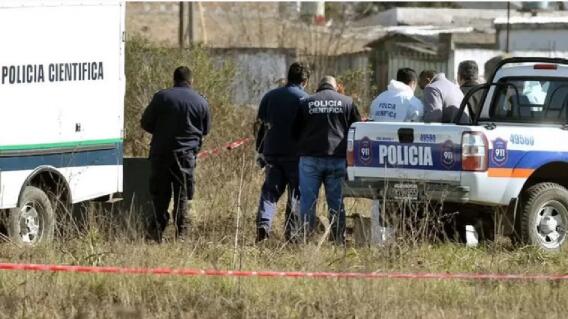 Policía mató a un delincuente que robó y amordazó a una familia: impactante video Policía mató a un delincuente que robó y amordazó a una familia: impactante video