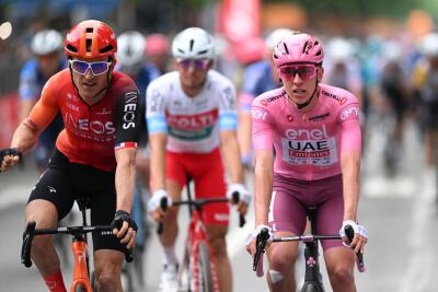Geraint Thomas y Tadej Pogacar en la etapa 3 del Giro de Italia 2034. Geraint Thomas y Tadej Pogacar en la etapa 3 del Giro de Italia 2034.