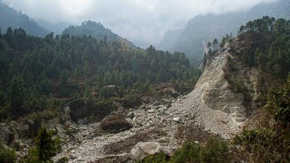 Imagen referencial, deslizamiento de tierra Imagen referencial, deslizamiento de tierra