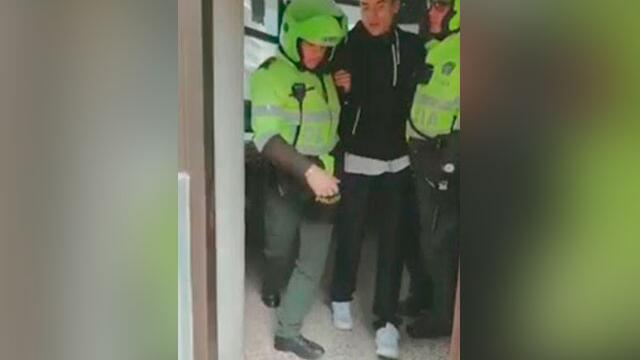 Chilenas le dan lección a ladrón que solía asaltar a turistas extranjeras en Bogotá 