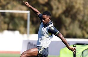 Jhon Durán en una de las sesiones de entrenamiento con Fenerbahçe.