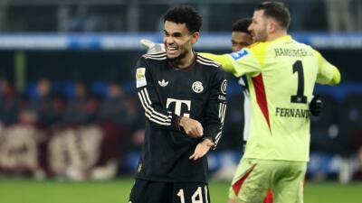 Luis Díaz y un festejo de gol en Hamburgo vs. Bayern Múnich por la Bundesliga. 