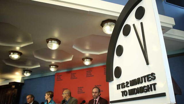 Humanidad estaría a dos minutos del juicio final, según reloj del apocalipsis