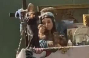 Figura de la Virgen Mería "habla" 