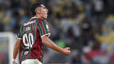 Kevin Serna y un festejo de gol con Fluminense en el Brasileirao. 