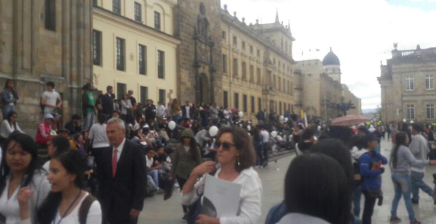270311_Multitudinario encuentro en la Plaza de Bolívar de Bogotá – Foto: Blu Radio