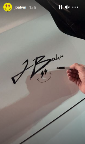 J Balvin autógrafo.