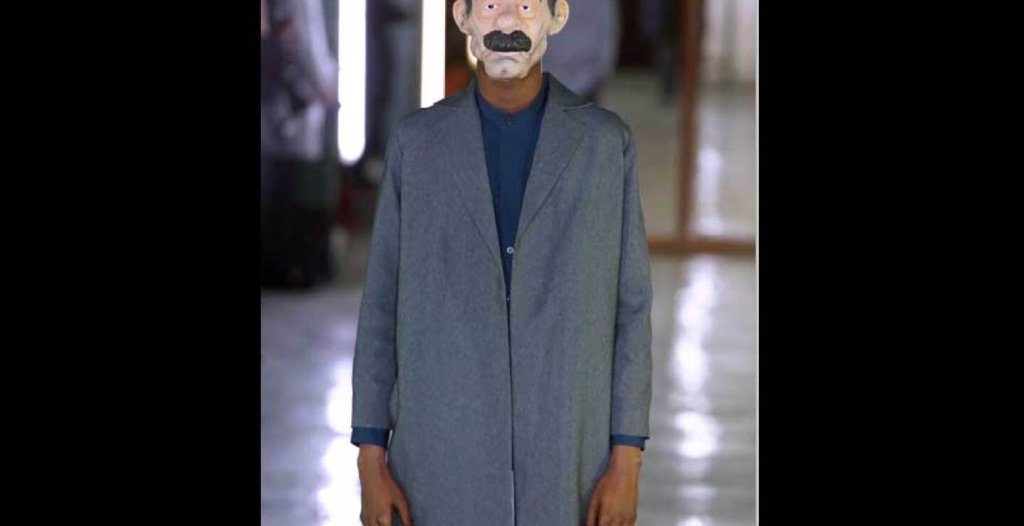 Otra cita esperada del calendario: el desfile de la marca Cerruti, que regresa a las pasarelas de París tras una interrupción de una temporada, para la primera colección de su director artístico Jason Basmajian. 